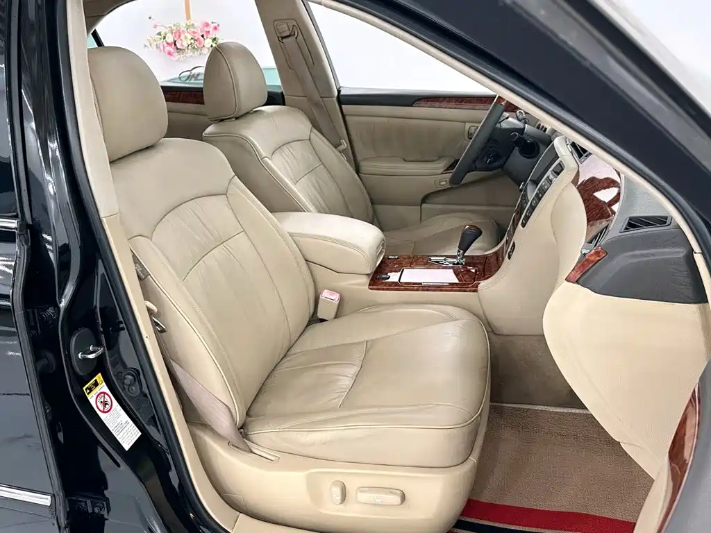 Toyota Crown — миниатюра 8