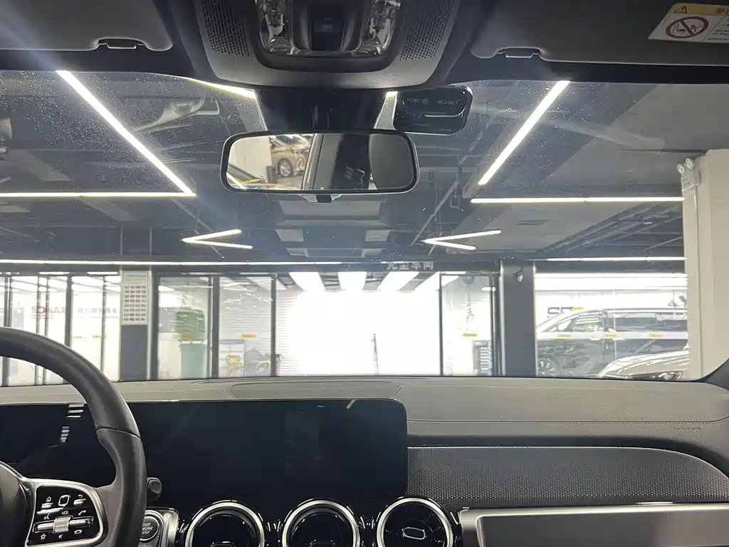 Mercedes-Benz GLB — миниатюра 14