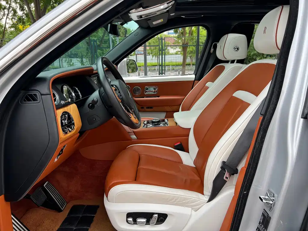 Rolls-Royce Cullinan — миниатюра 10