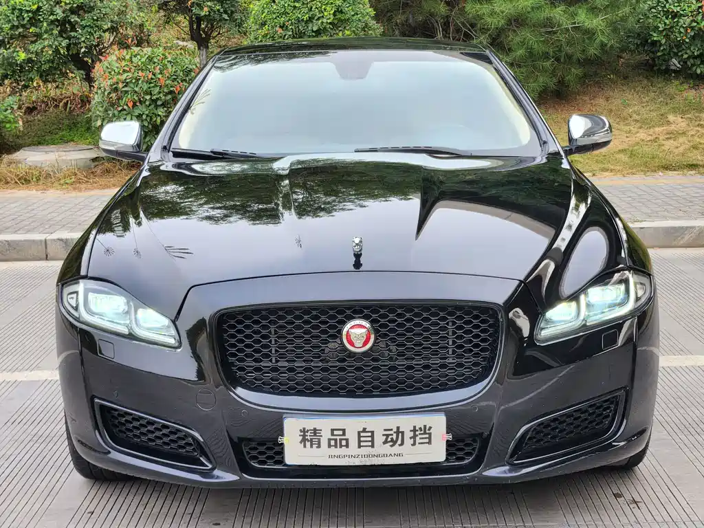 Jaguar XJ
