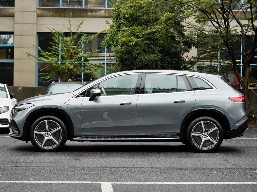 Mercedes-Benz EQS SUV — миниатюра 3