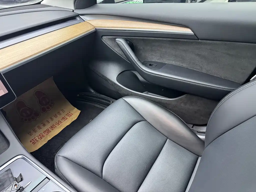 Tesla Model 3 — миниатюра 9