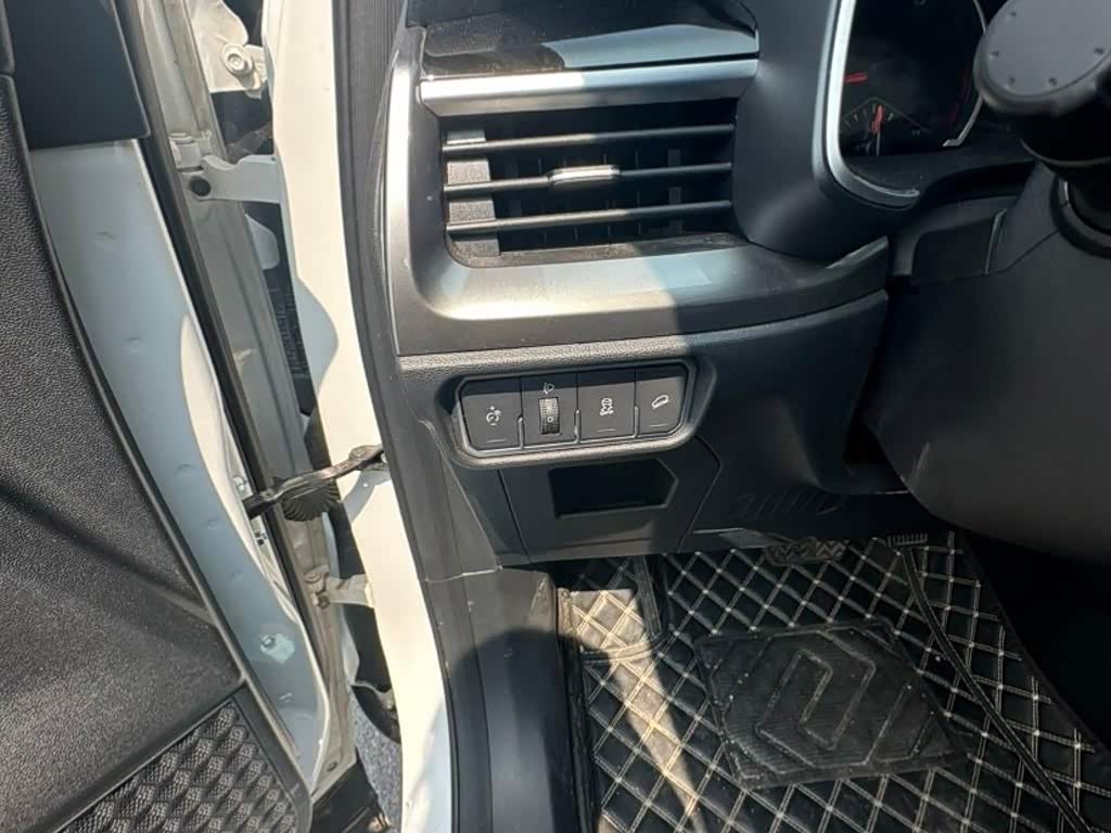 Haval Haval H6 1.5 л 2024 г. Белый, пробег 8400 км