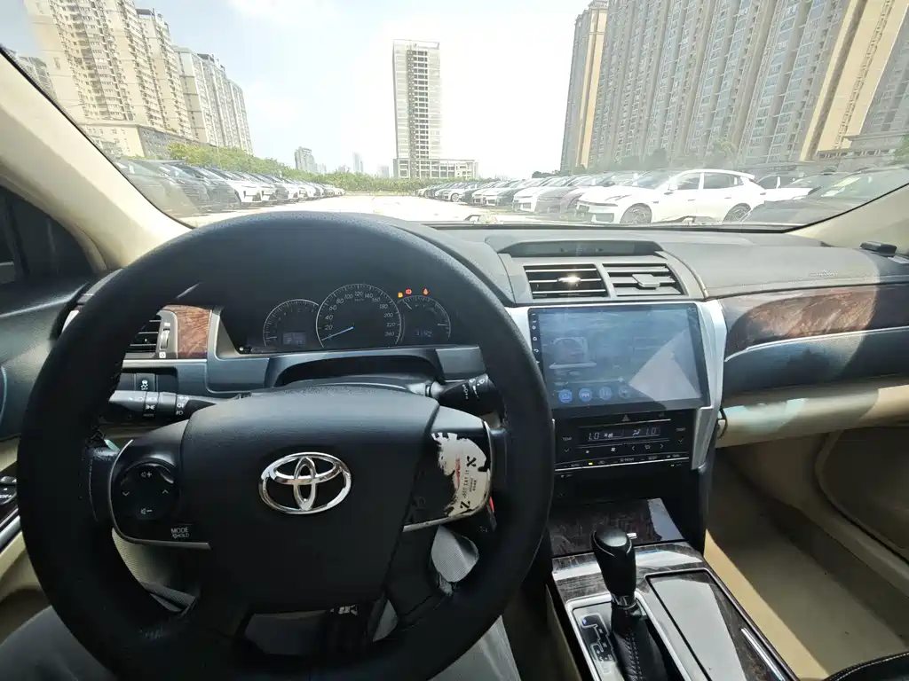 Toyota Camry — миниатюра 7