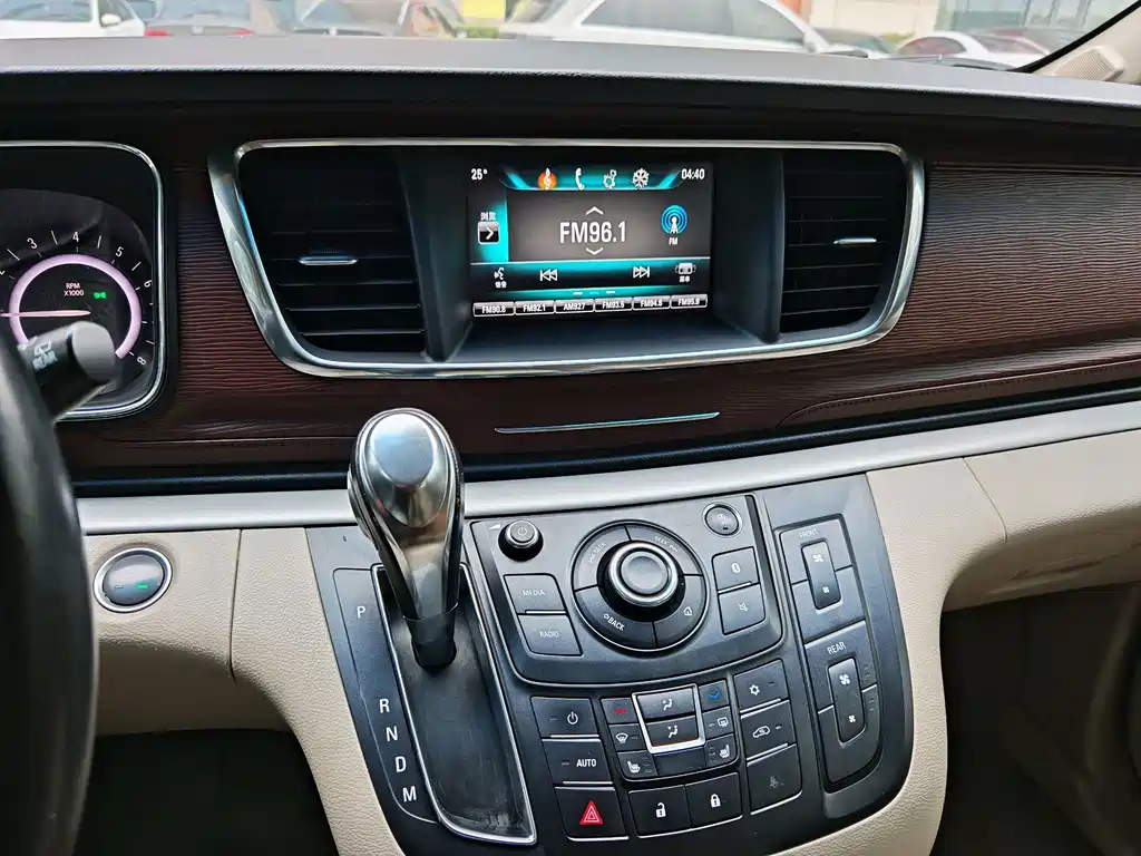 Buick GL8 — миниатюра 8