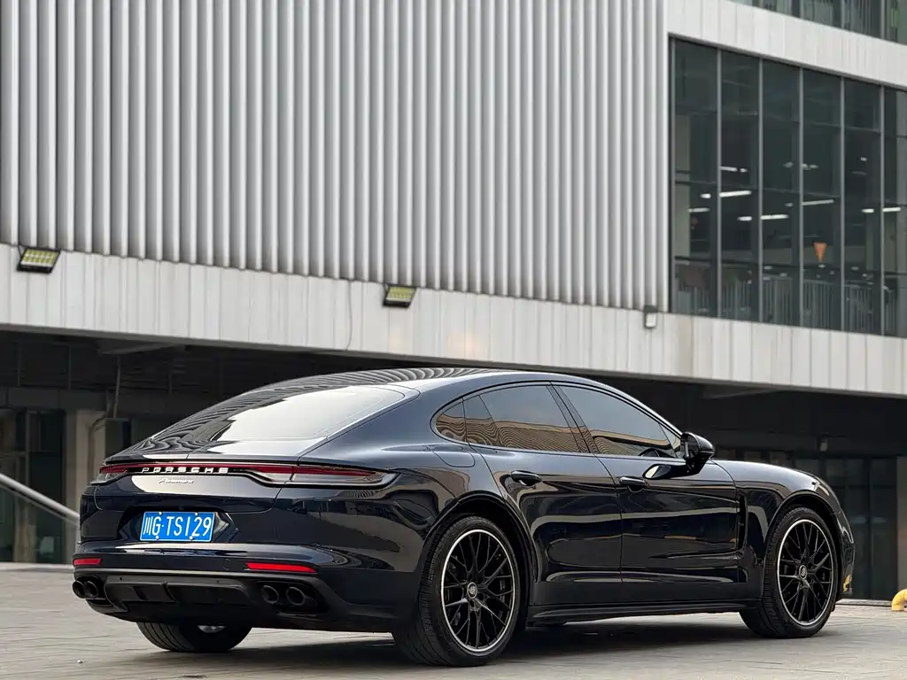 PORSCHE PANAMERA