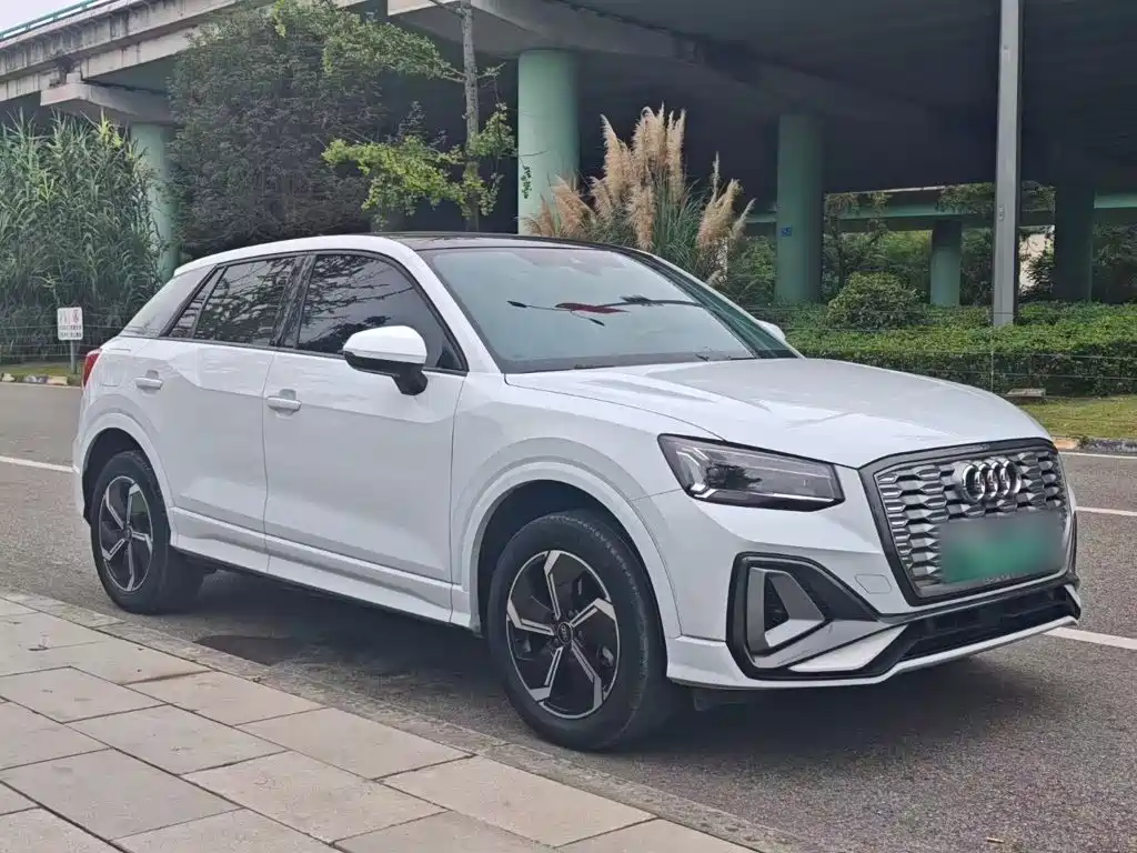 Audi Q2L e-tron — миниатюра 4