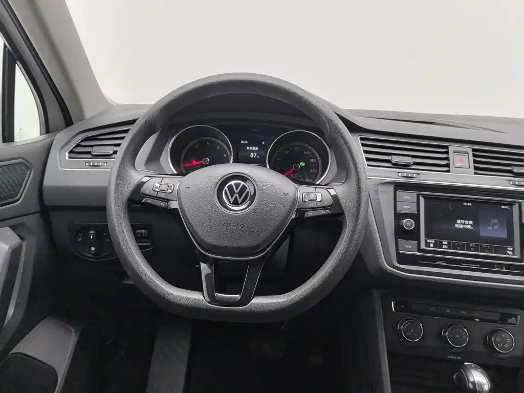 Volkswagen Tiguan L — миниатюра 11