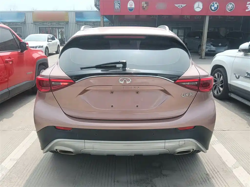 Infiniti QX30 2017 1.6T Fashion