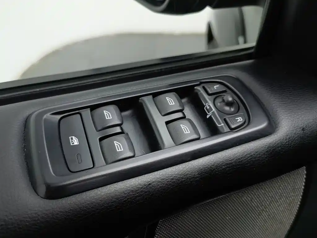 Land Rover Discovery — миниатюра 9