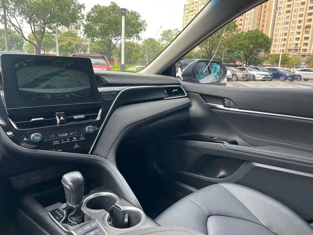 Toyota Camry — миниатюра 18
