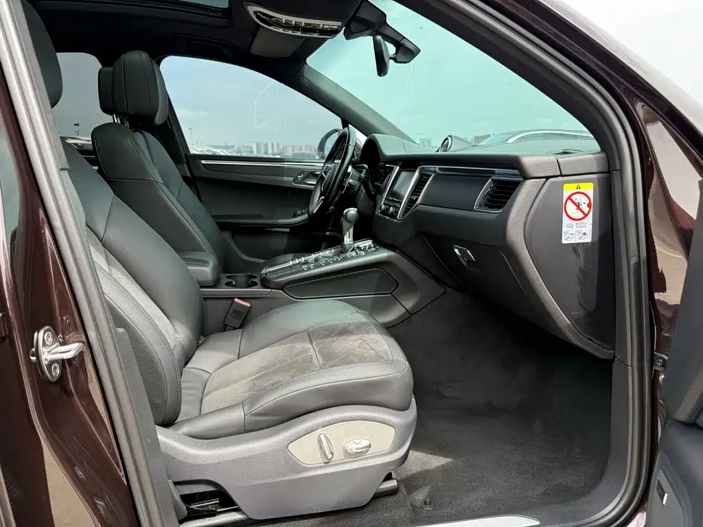 Porsche Macan — миниатюра 14