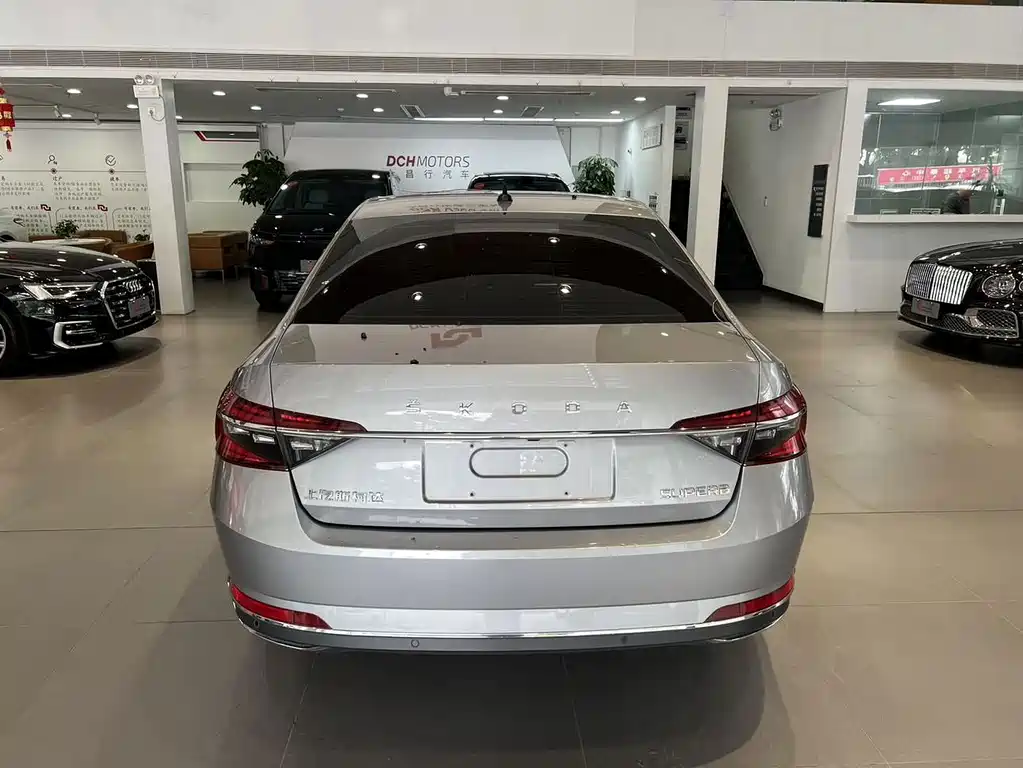 Skoda Superb — миниатюра 5