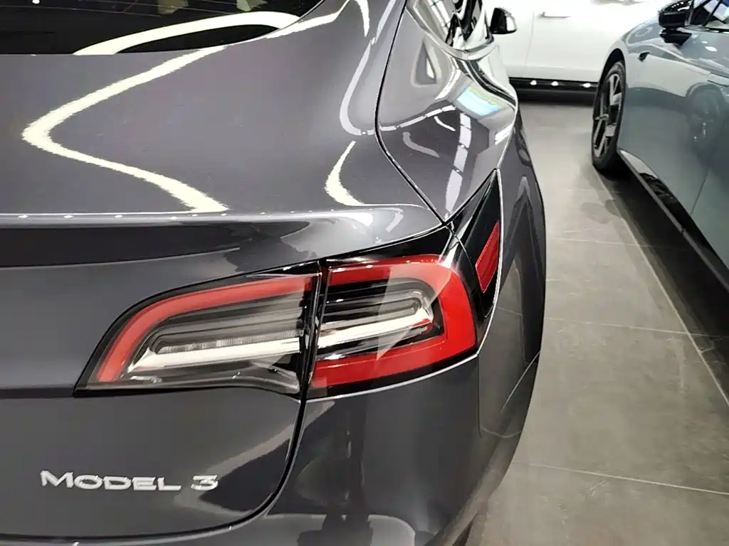 Tesla Model 3 — миниатюра 8