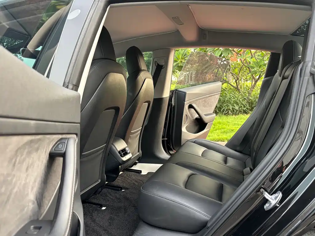 Tesla Model 3 — миниатюра 8