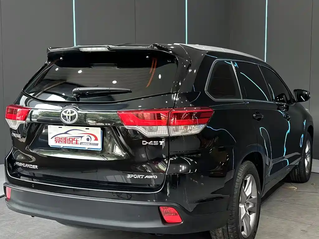 Toyota Highlander 2021 2.0T Luxury 7 мест
