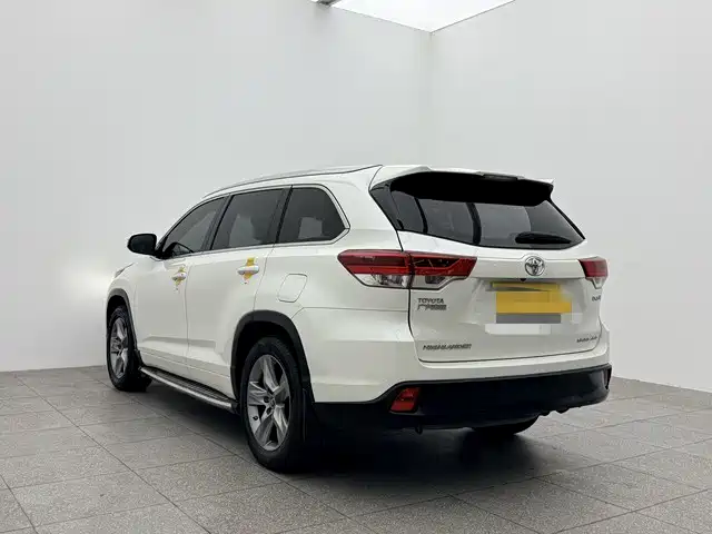 TOYOTA HIGHLANDER