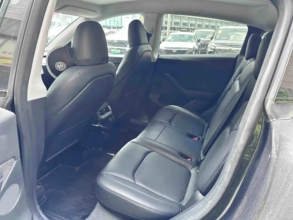Tesla Model Y — миниатюра 14