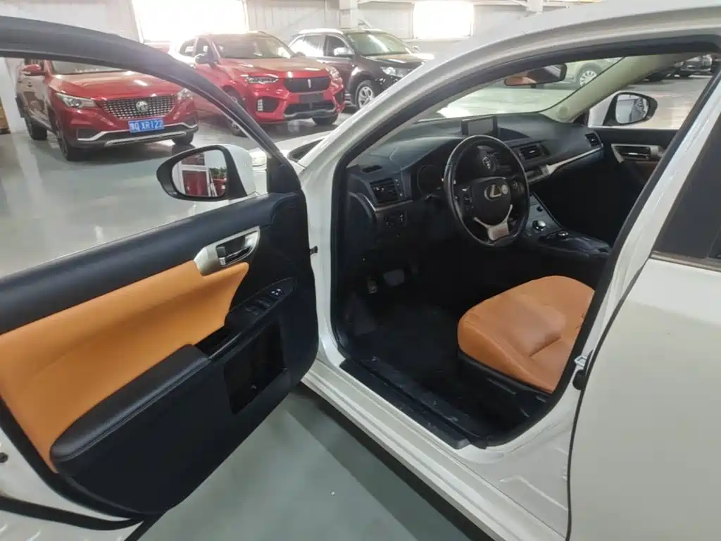 Lexus CT — миниатюра 16