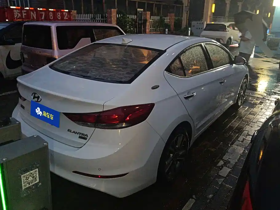 Hyundai Elantra — миниатюра 3