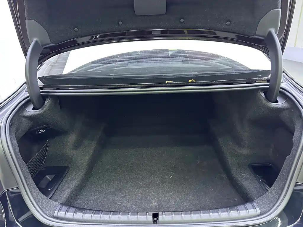 BMW 5 Series — миниатюра 15