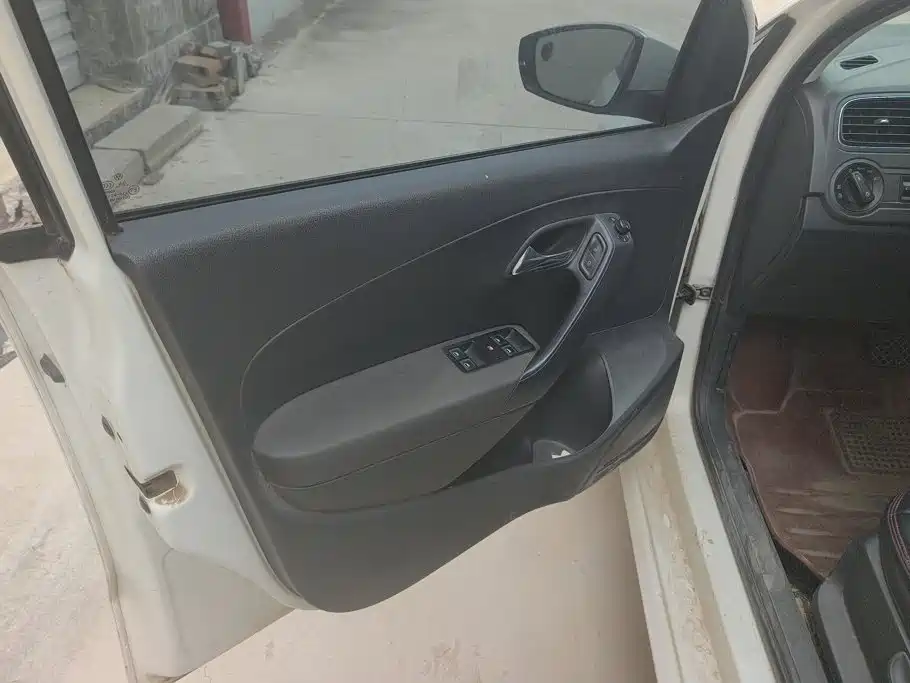 Volkswagen Polo — миниатюра 7
