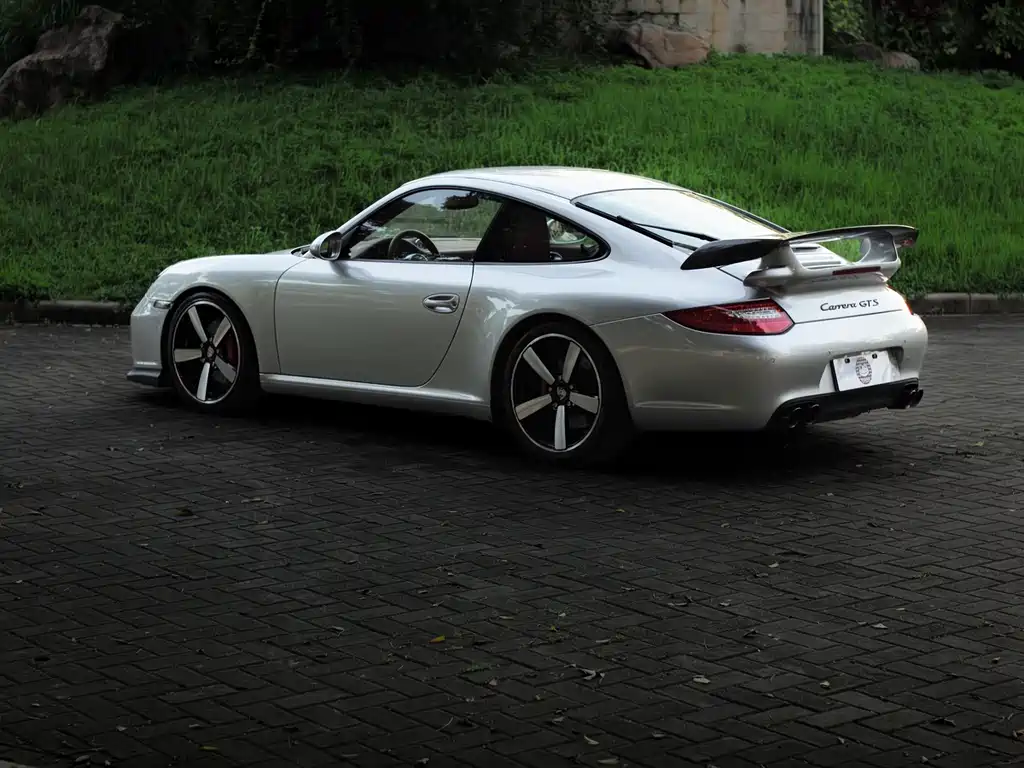 Porsche 911 2010 Carrera S 3.8L
