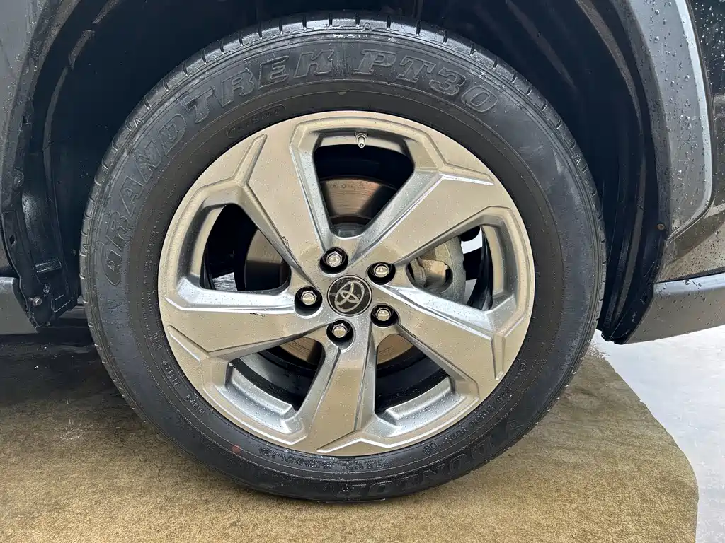Toyota RAV4 2023 2.0L CVT Plus