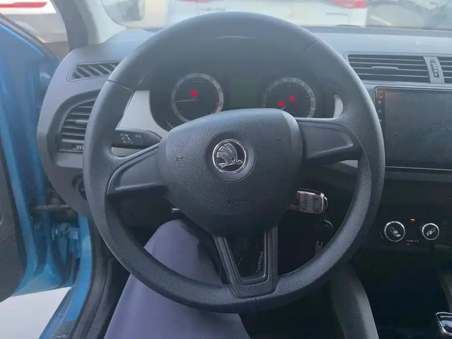 Skoda Fabia — миниатюра 15