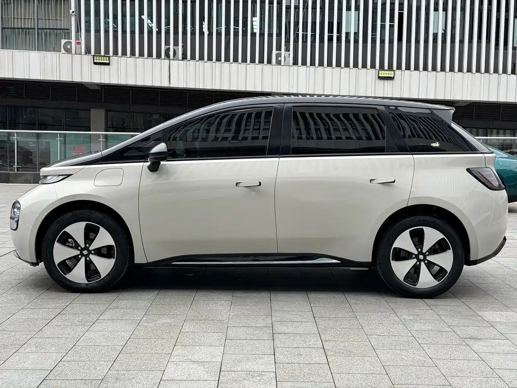 Baojun Yunduo — миниатюра 3