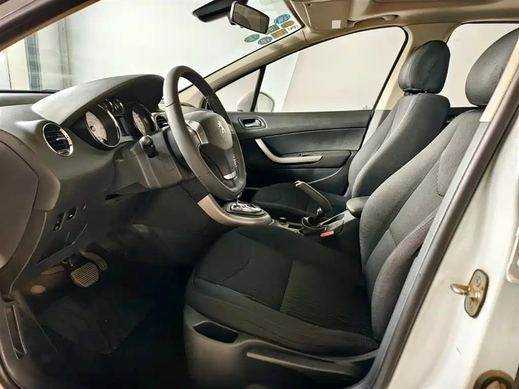 Peugeot 408 2013 2.0L AT Luxury