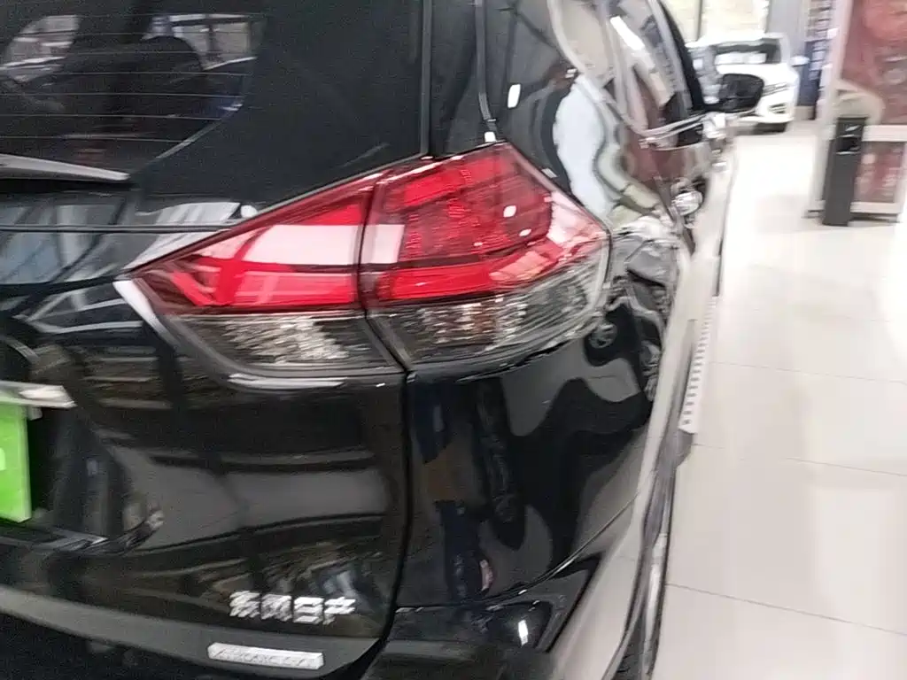Nissan X-Trail — миниатюра 8