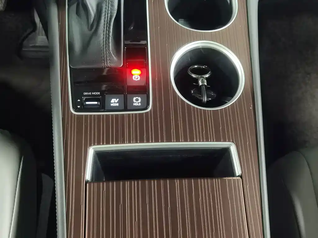 Toyota Granvia — миниатюра 9