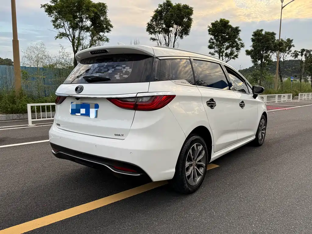 BYD MAX — миниатюра 6