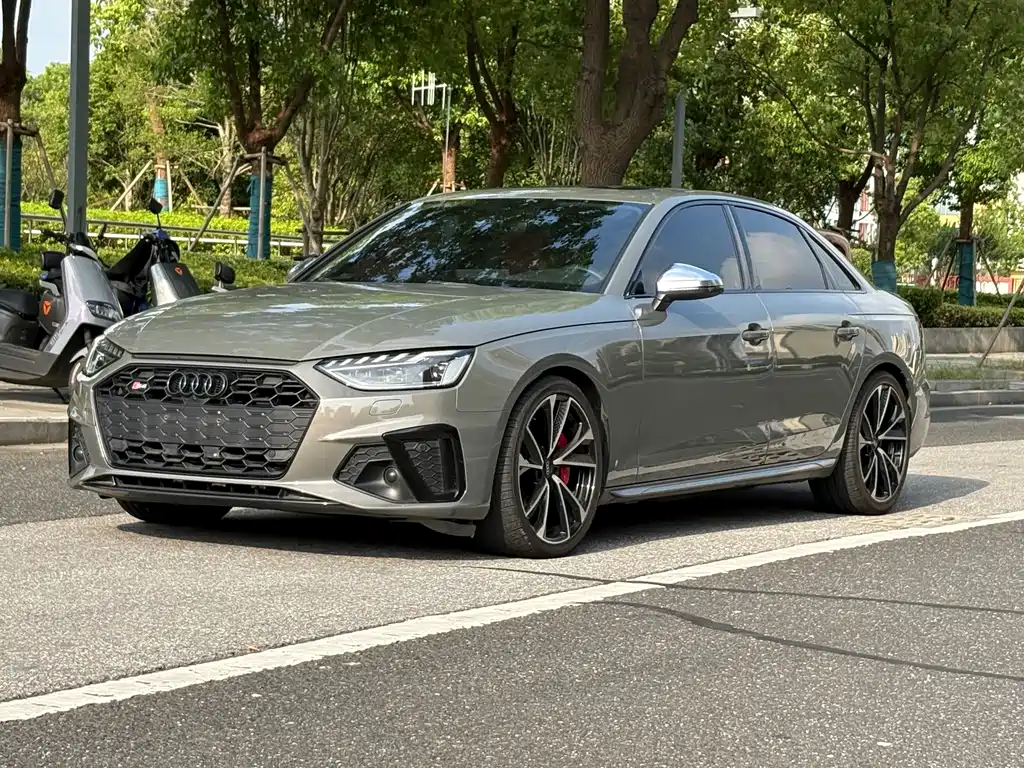 Audi S4
