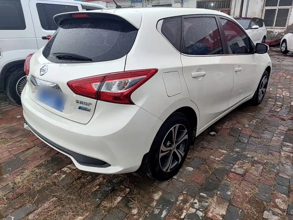 Nissan Tiida — миниатюра 7