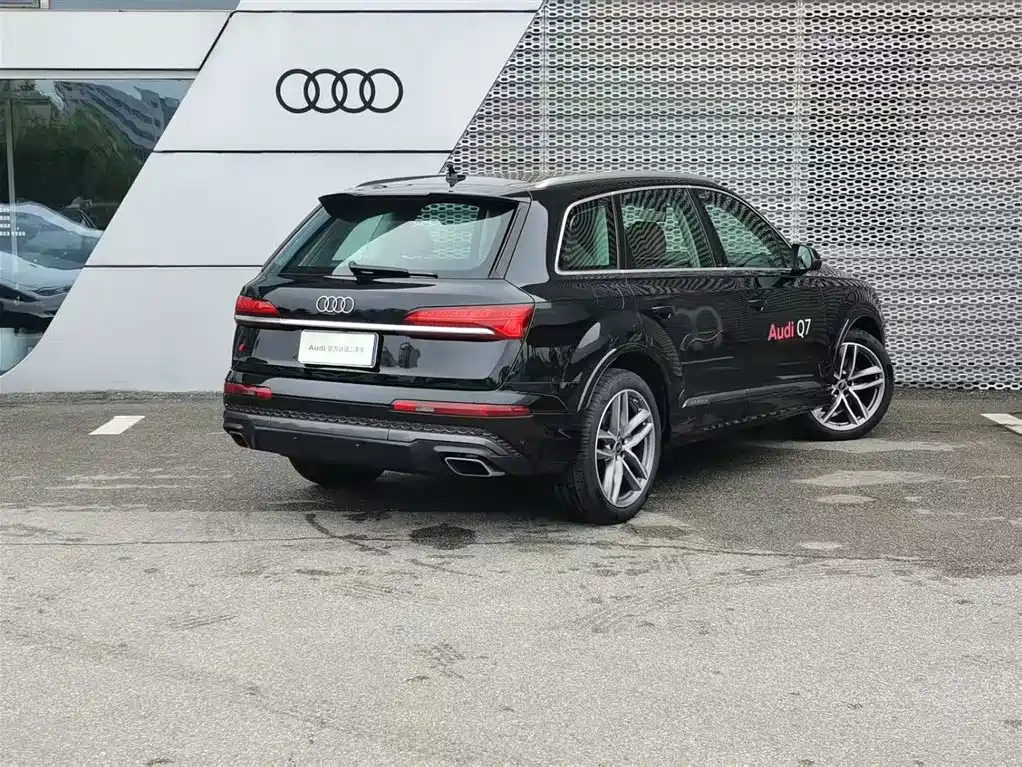 Audi Q7 2025 55 TFSI quattro S line Sport