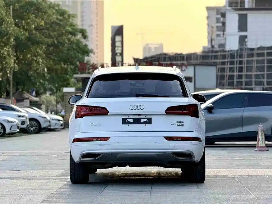 Audi Q5L 2018 40 TFSI VI