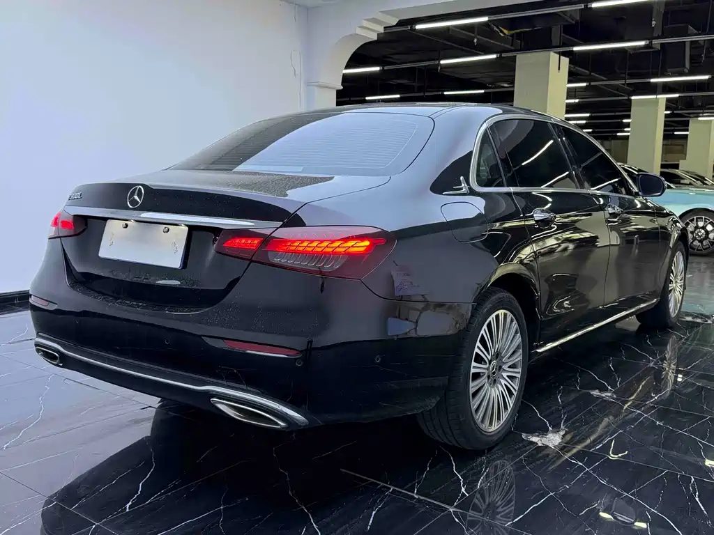 Mercedes-Benz E-Class — миниатюра 12