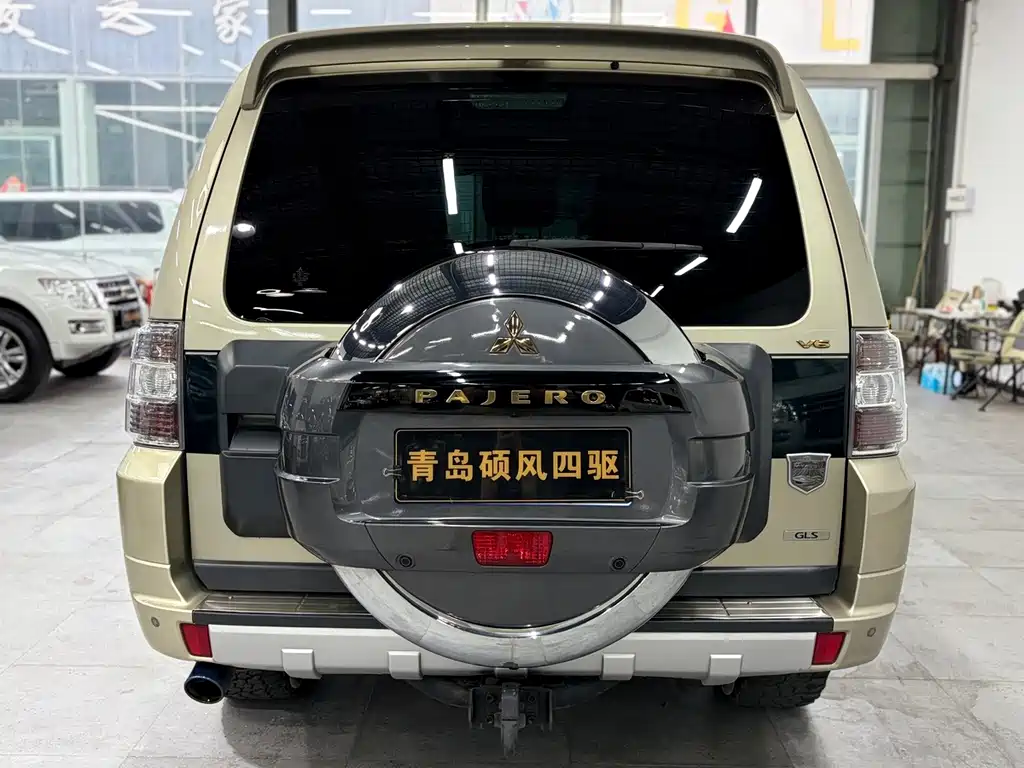 Mitsubishi Pajero (Import) — миниатюра 4
