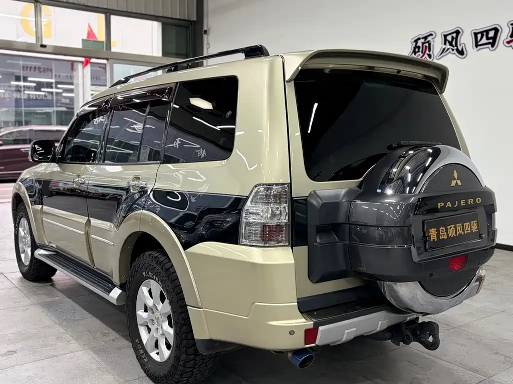Mitsubishi Pajero (Import) — миниатюра 3