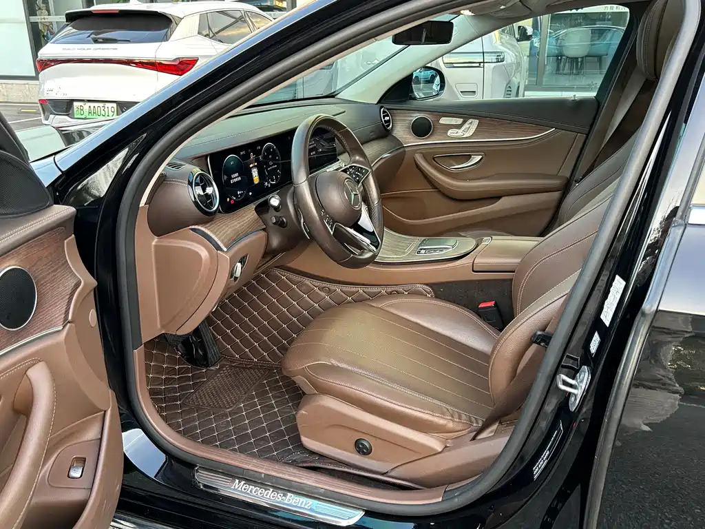 Mercedes-Benz E-Class — миниатюра 8
