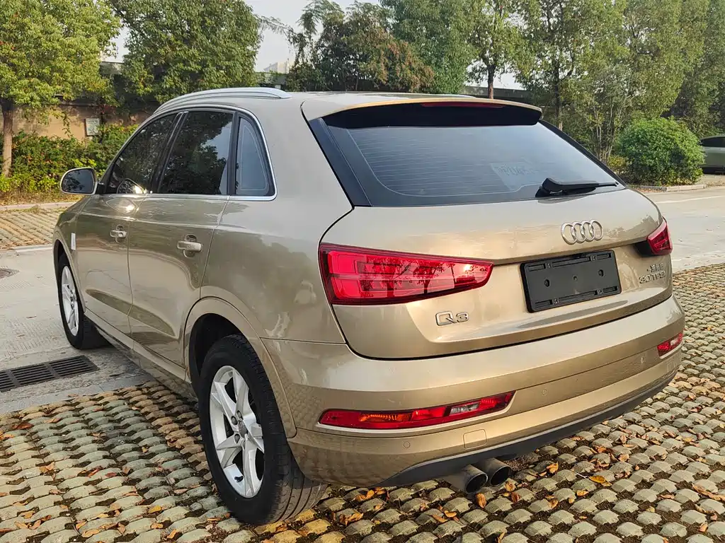 AUDI Q3