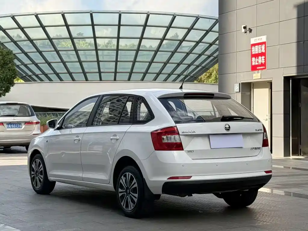 Skoda Rapid Spaceback — миниатюра 7