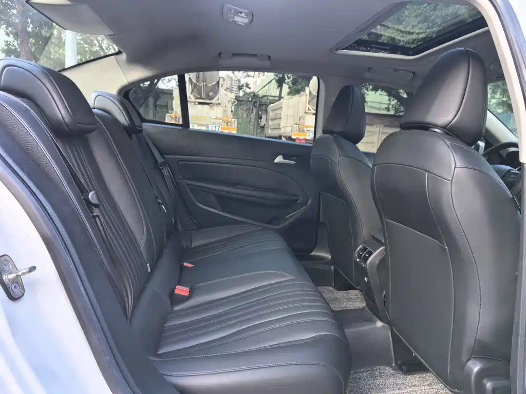 Peugeot 408 — миниатюра 15