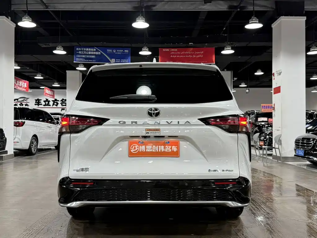 Toyota Granvia — миниатюра 8