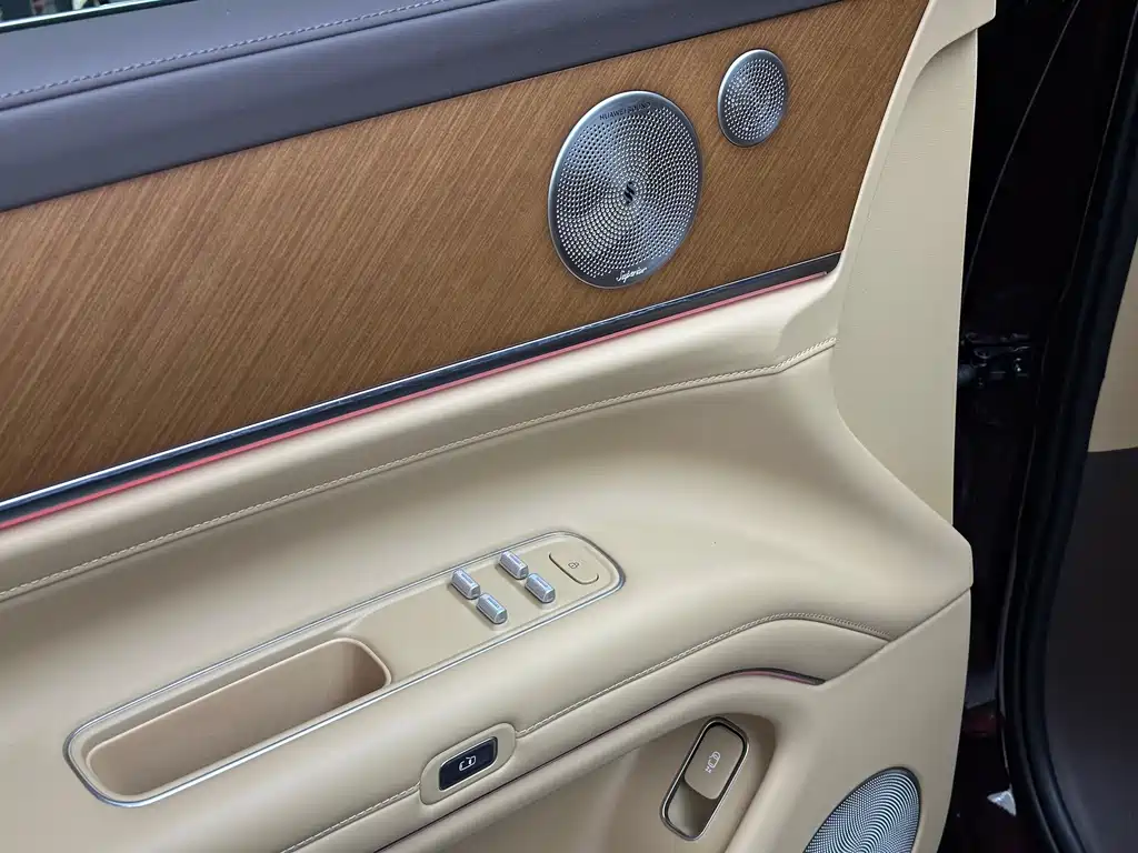 AITO ASK THE WORLD M9