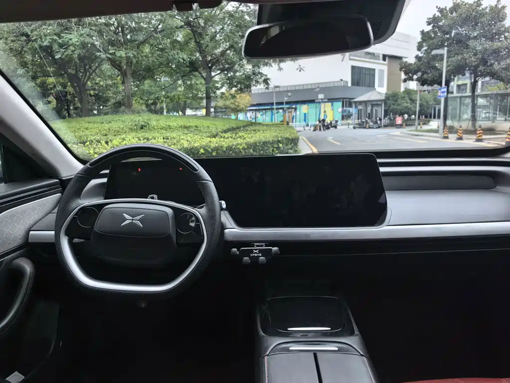 XPeng P7 — миниатюра 8