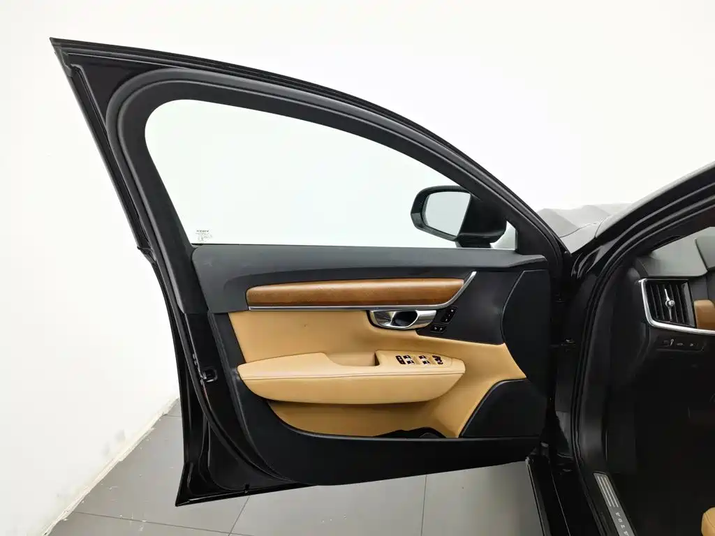 Volvo S90 PHEV — миниатюра 8
