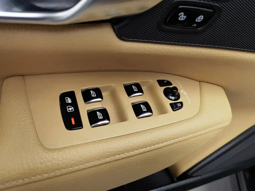 Volvo S90 PHEV — миниатюра 9